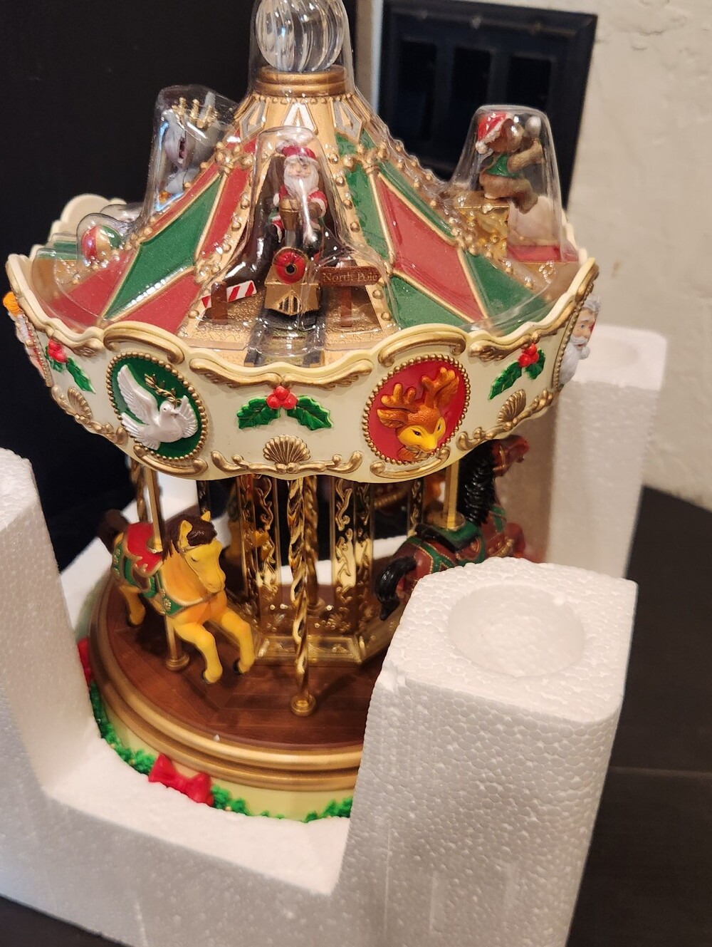 New! Maisto Holiday, Lighted, Animated, Musical Carousel - Picture 7 of 8